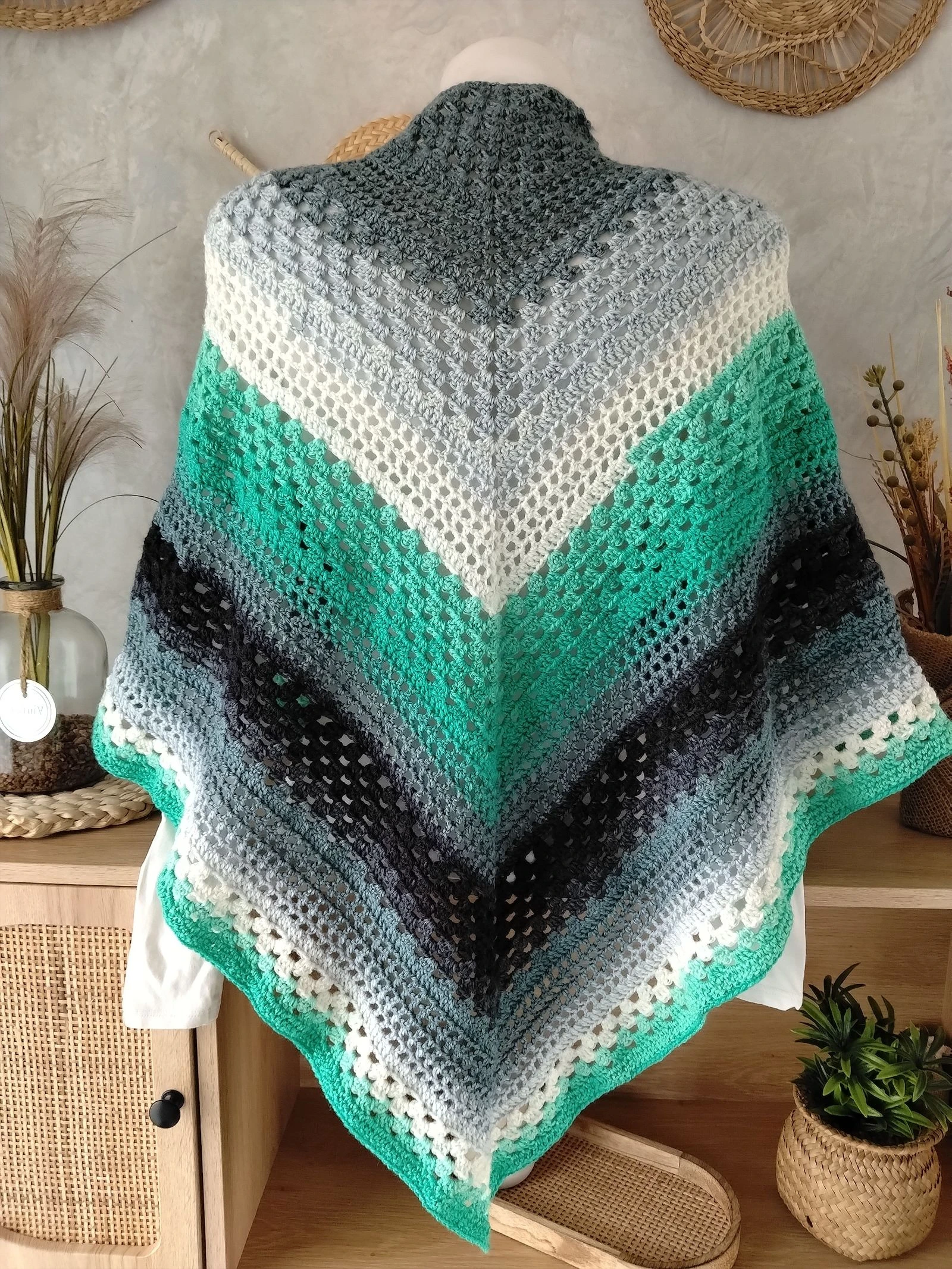 🧶 Xale / Lenço Feito à Mão com Crochê – Nuances Esmeralda & Cinza – photo 3